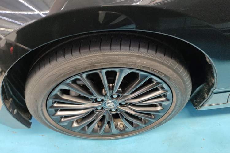 Used Toyota Avalon 2019 2.0L XLE Premium Edition China VI Left Front Wheel Hub