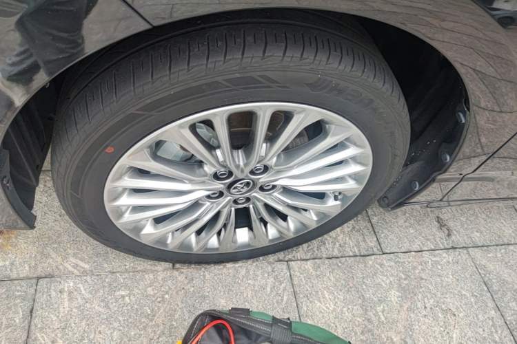 Used Toyota Avalon 2019 Dual-Engine 2.5L XLE Prestige Version China VI Standard Left Front Wheel Hub
