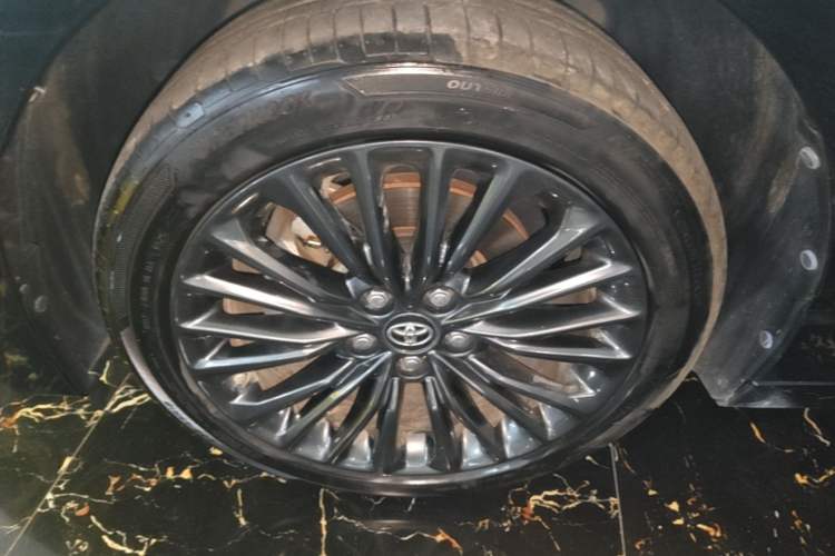 Used Toyota Avalon 2019 2.0L XLE Premium Edition China VI Left Front Wheel Hub