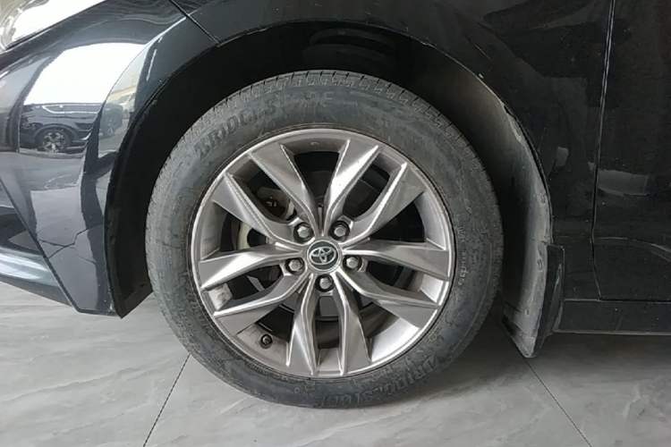 Used Toyota Avalon 2019 2.5L Ambition Version China VI Standard Left Front Wheel Hub