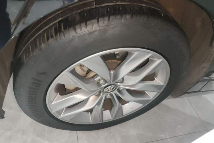 Used Toyota Avalon 2019 2.5L Ambition Version China VI Standard Left Front Wheel Hub
