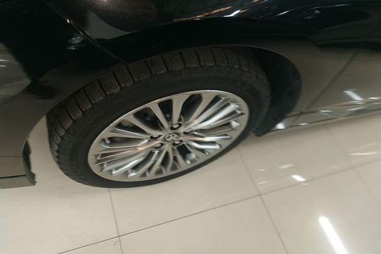 Used Toyota Avalon 2019 Dual-Engine 2.5L XLE Prestige Version China VI Standard Left Front Wheel Hub