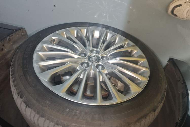 Used Toyota Avalon 2019 Dual-Engine 2.5L Limited Flagship Edition China VI Standard Left Front Wheel Hub
