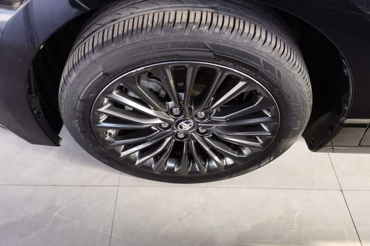 Used Toyota Avalon 2019 2.0L XLE Premium Edition China VI Left Front Wheel Hub