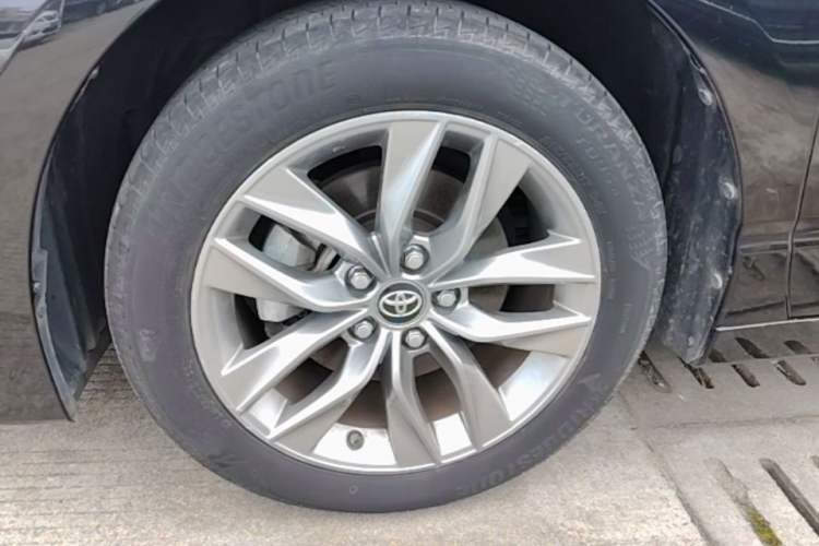 Used Toyota Avalon 2019 2.0L Ambition Edition China VI Left Front Wheel Hub