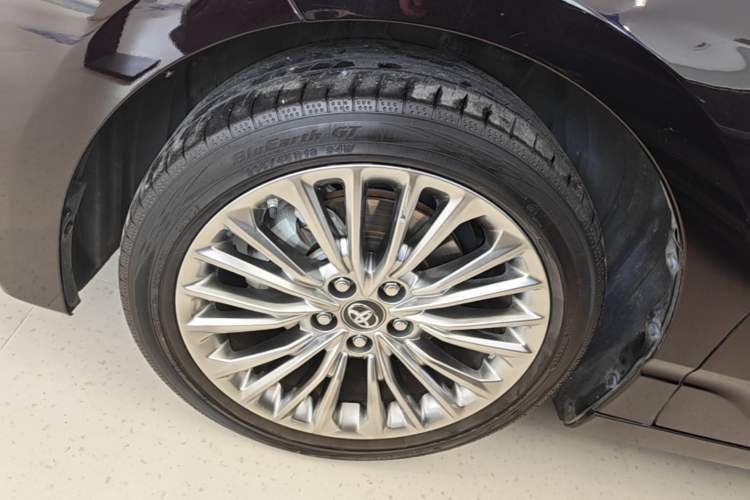 Used Toyota Avalon 2019 Dual-Engine 2.5L XLE Prestige Version China VI Standard Left Front Wheel Hub