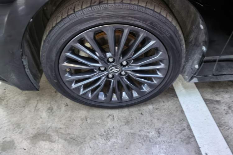 Used Toyota Avalon 2019 2.0L XLE Premium Edition China VI Left Front Wheel Hub