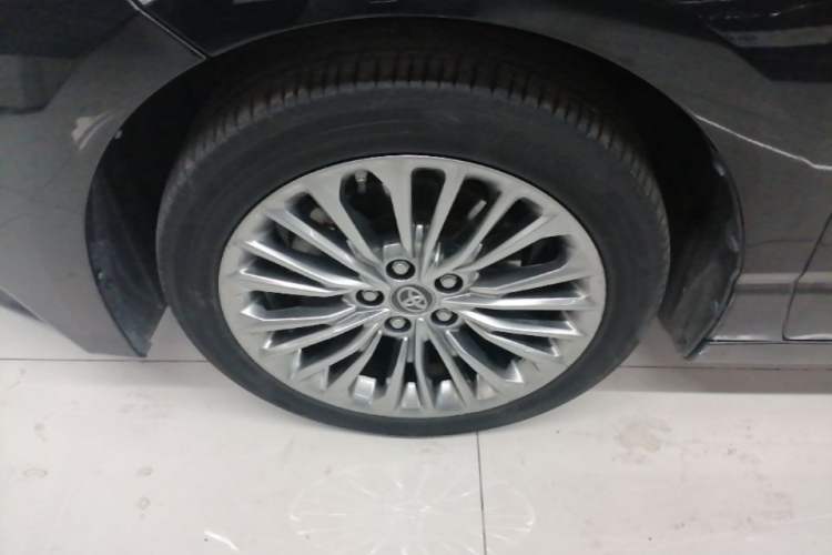 Used Toyota Avalon 2019 Dual-Engine 2.5L XLE Prestige Version China VI Standard Left Front Wheel Hub