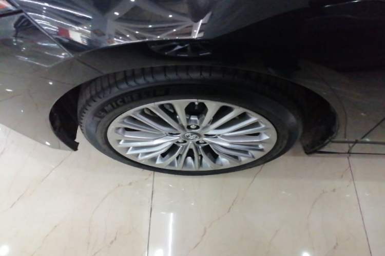 Used Toyota Avalon 2019 Dual-Engine 2.5L XLE Prestige Version China VI Standard Left Front Wheel Hub