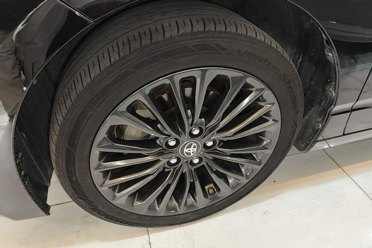 Used Toyota Avalon 2019 2.0L XLE Premium Edition China VI Left Front Wheel Hub