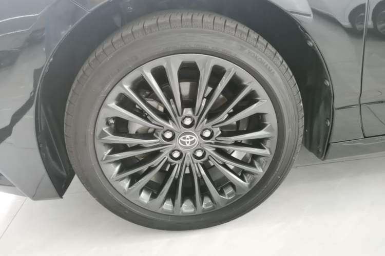 Used Toyota Avalon 2019 2.5L Touring Premium Version China VI Standard Left Front Wheel Hub