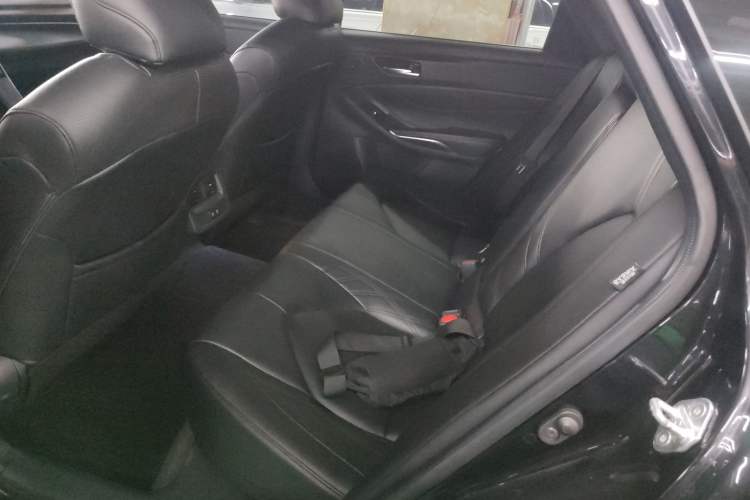 Used Toyota Avalon 2019 2.0L Ambition Edition China VI Left Rear Seat