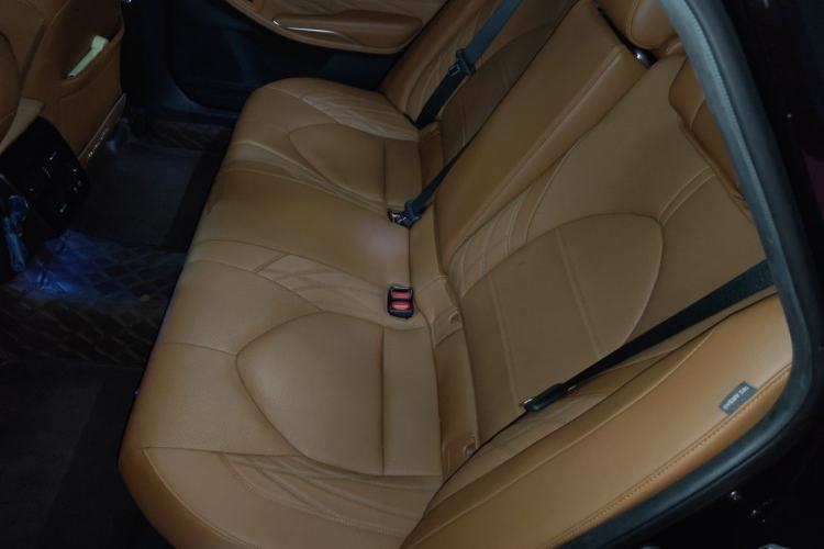 Used Toyota Avalon 2019 Dual-Engine 2.5L Limited Flagship Edition China VI Standard Left Rear Seat