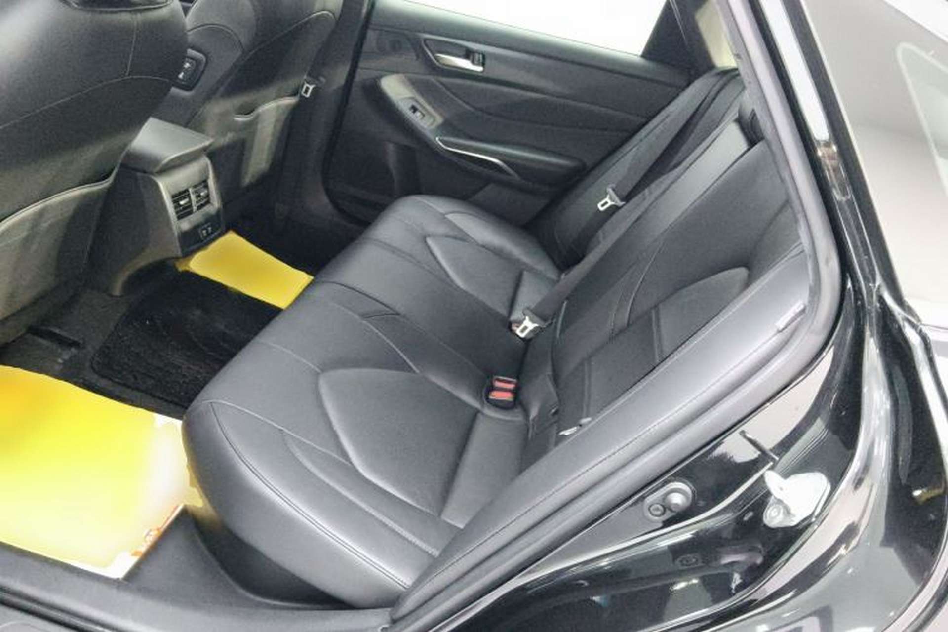 Used Toyota Avalon 2019 Dual-Engine 2.5L Luxury Edition China VI Standard Left Rear Seat