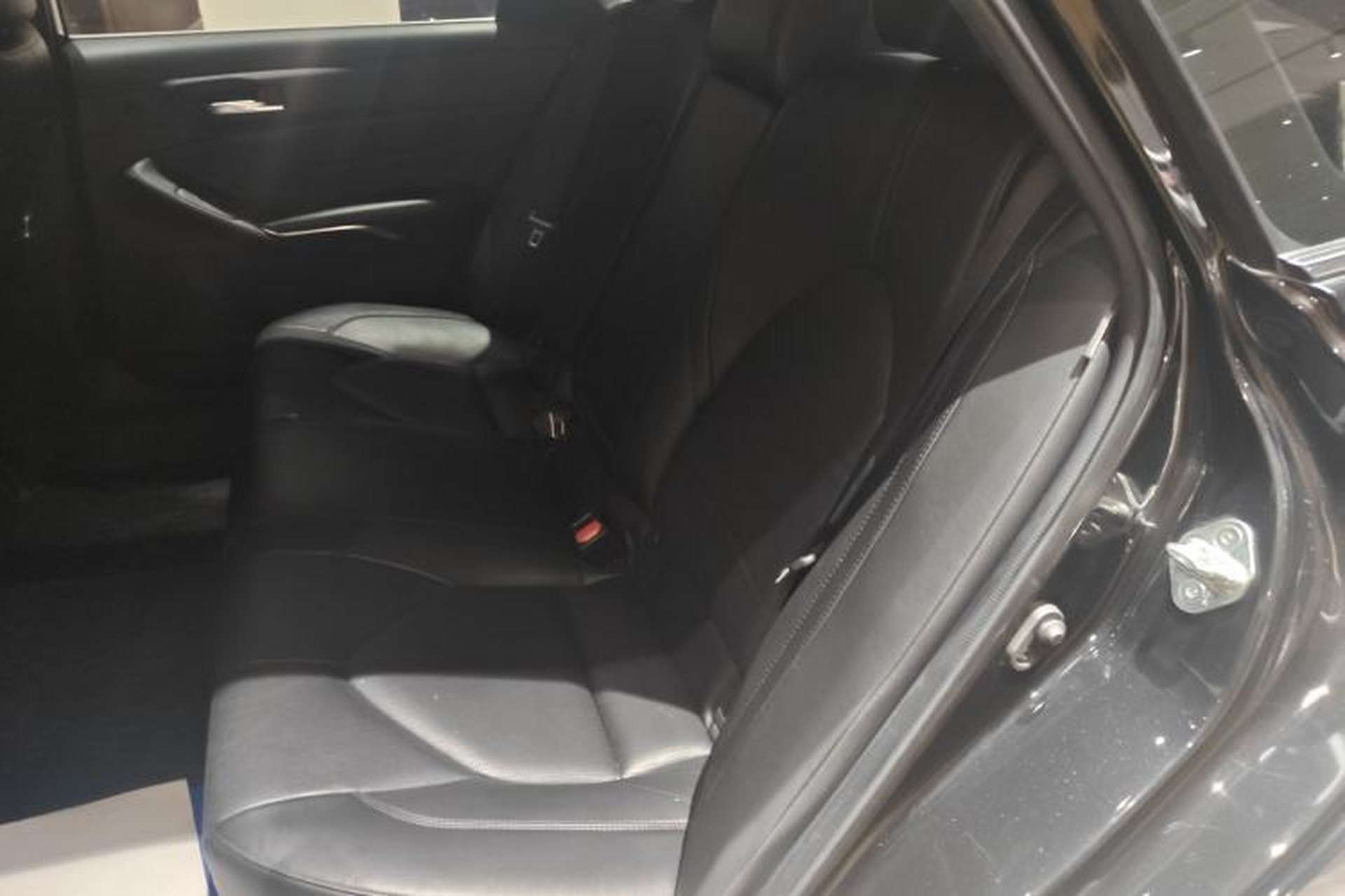 Used Toyota Avalon 2019 2.0L Luxury Edition China VI Standard Left Rear Seat