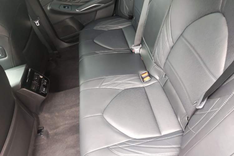 Used Toyota Avalon 2019 Dual-Engine 2.5L XLE Prestige Version China VI Standard Left Rear Seat