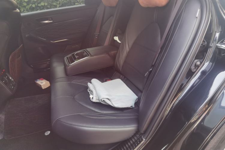 Used Toyota Avalon 2019 Dual-Engine 2.5L XLE Prestige Version China VI Standard Left Rear Seat
