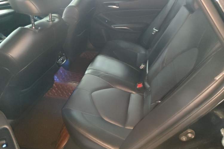 Used Toyota Avalon 2019 2.0L XLE Premium Edition China VI Left Rear Seat