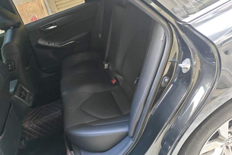 Used Toyota Avalon 2019 2.0L Luxury Edition China VI Standard Left Rear Seat