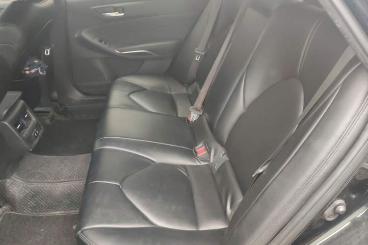 Used Toyota Avalon 2019 2.0L Ambition Edition China VI Left Rear Seat