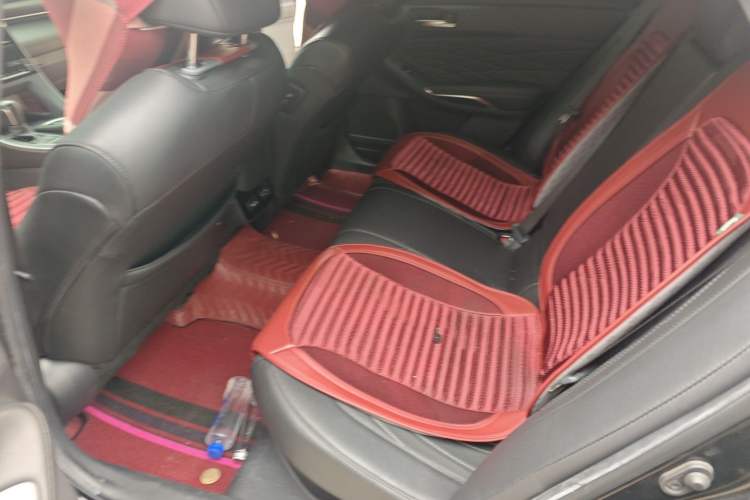 Used Toyota Avalon 2019 Dual-Engine 2.5L XLE Prestige Version China VI Standard Left Rear Seat