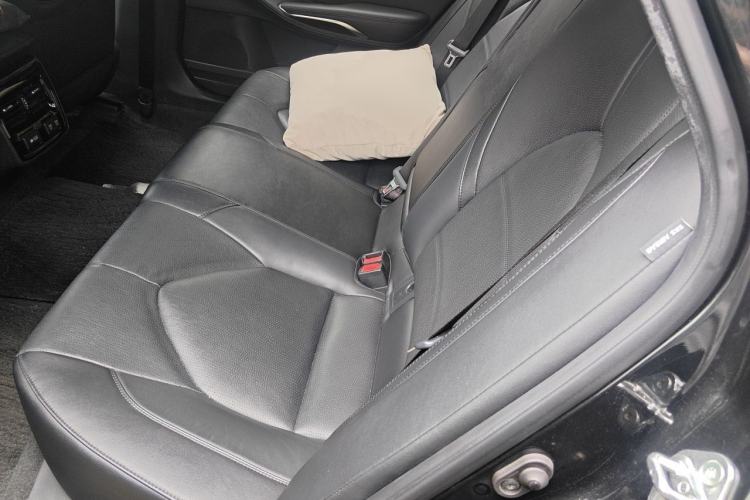 Used Toyota Avalon 2019 2.0L XLE Premium Edition China VI Left Rear Seat