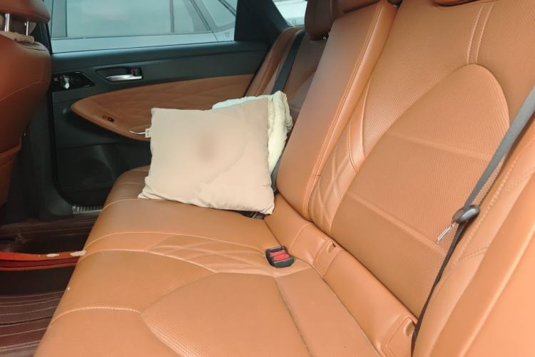 Used Toyota Avalon 2019 Dual-Engine 2.5L Limited Flagship Edition China V Standard Left Rear Seat