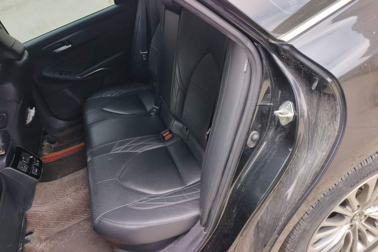 Used Toyota Avalon 2019 Dual-Engine 2.5L XLE Prestige Version China VI Standard Left Rear Seat