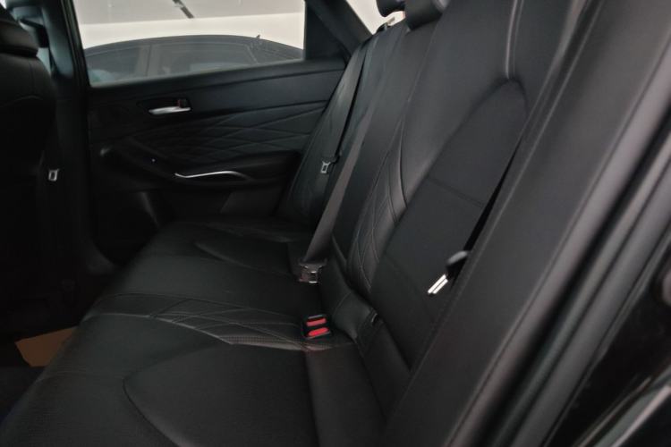 Used Toyota Avalon 2019 Dual-Engine 2.5L XLE Prestige Version China VI Standard Left Rear Seat