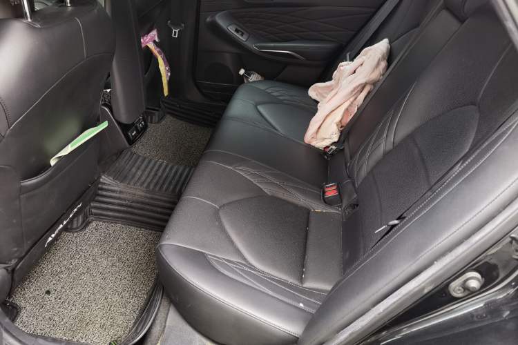 Used Toyota Avalon 2019 2.5L Touring Premium Version China VI Standard Left Rear Seat