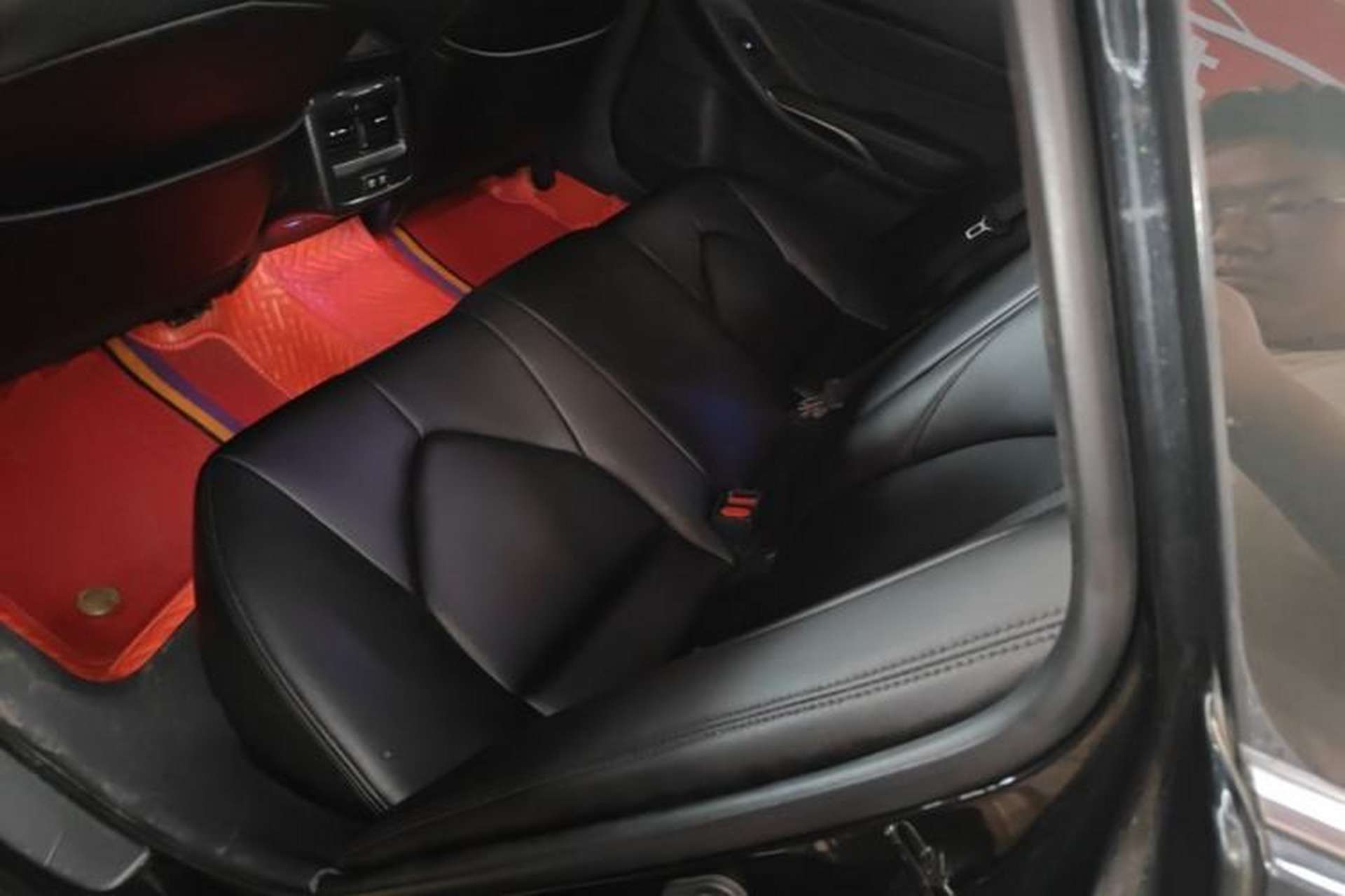 Used Toyota Avalon 2019 2.0L Ambition Edition China VI Left Rear Seat