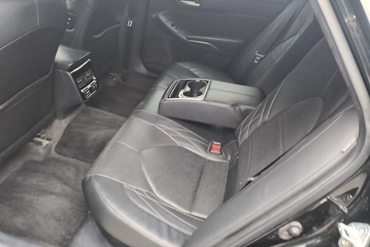Used Toyota Avalon 2019 Dual-Engine 2.5L XLE Prestige Version China VI Standard Left Rear Seat