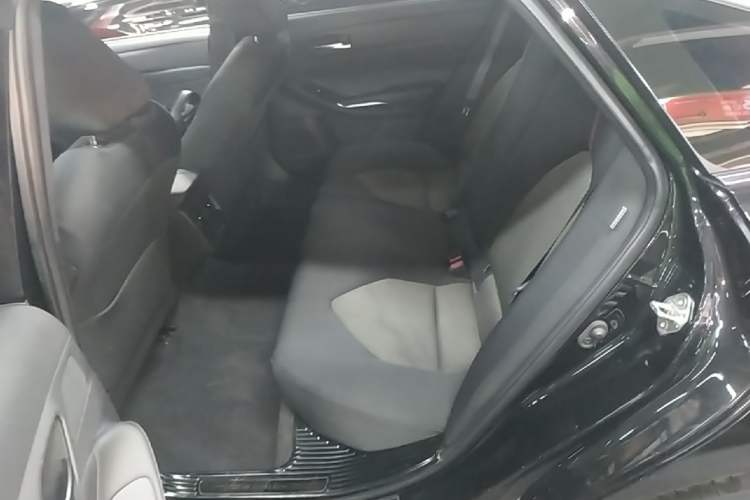 Used Toyota Avalon 2019 2.0L Ambition Edition China VI Left Rear Seat