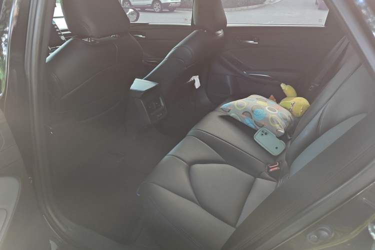 Used Toyota Avalon 2019 2.0L Ambition Edition China VI Left Rear Seat