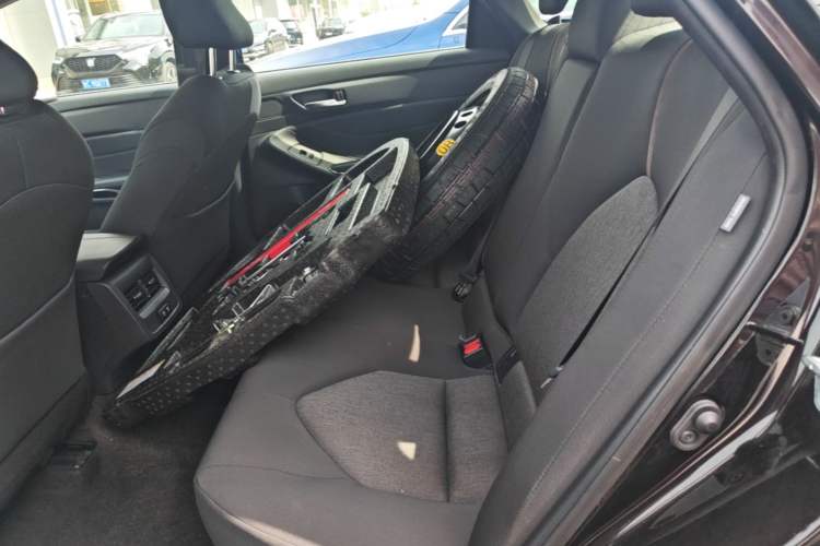 Used Toyota Avalon 2019 2.0L Ambition Edition China VI Left Rear Seat