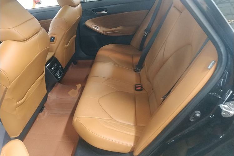 Used Toyota Avalon 2019 Dual-Engine 2.5L XLE Prestige Version China VI Standard Left Rear Seat