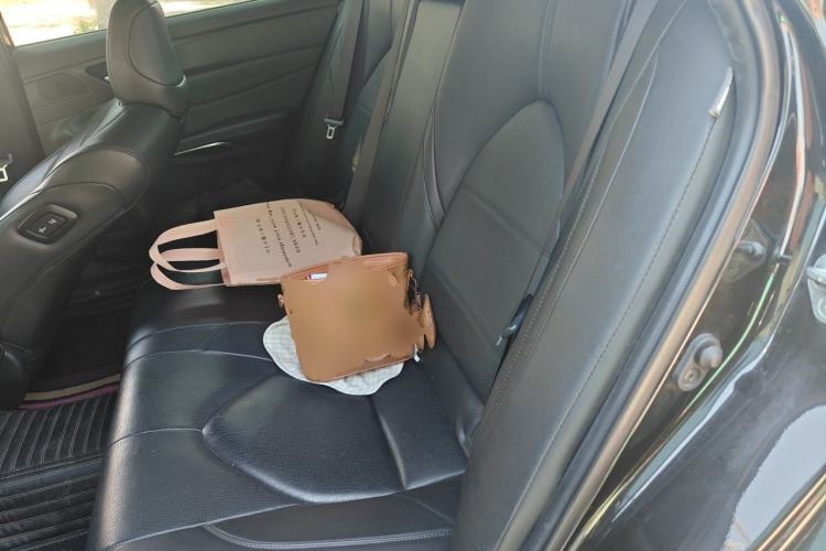 Used Toyota Avalon 2019 Dual-Engine 2.5L Luxury Edition China VI Standard Left Rear Seat