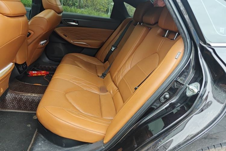 Used Toyota Avalon 2019 Dual-Engine 2.5L Limited Flagship Edition China V Standard Left Rear Seat