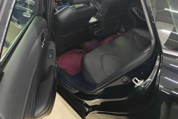 Used Toyota Avalon 2019 Dual-Engine 2.5L XLE Prestige Version China VI Standard Left Rear Seat