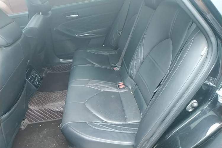 Used Toyota Avalon 2019 Dual-Engine 2.5L XLE Prestige Version China VI Standard Left Rear Seat