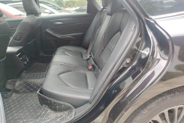 Used Toyota Avalon 2019 2.5L Touring Premium Version China VI Standard Left Rear Seat