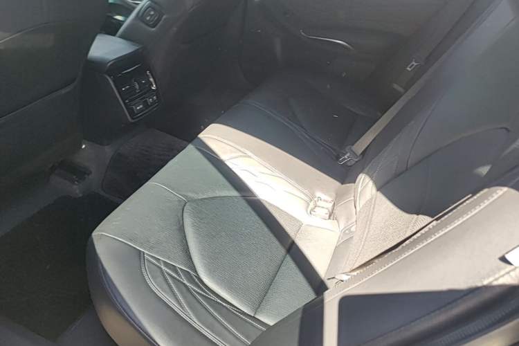 Used Toyota Avalon 2019 Dual-Engine 2.5L XLE Prestige Version China VI Standard Left Rear Seat