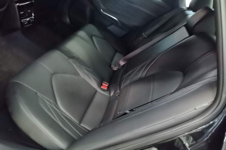 Used Toyota Avalon 2019 Dual-Engine 2.5L XLE Prestige Version China VI Standard Left Rear Seat