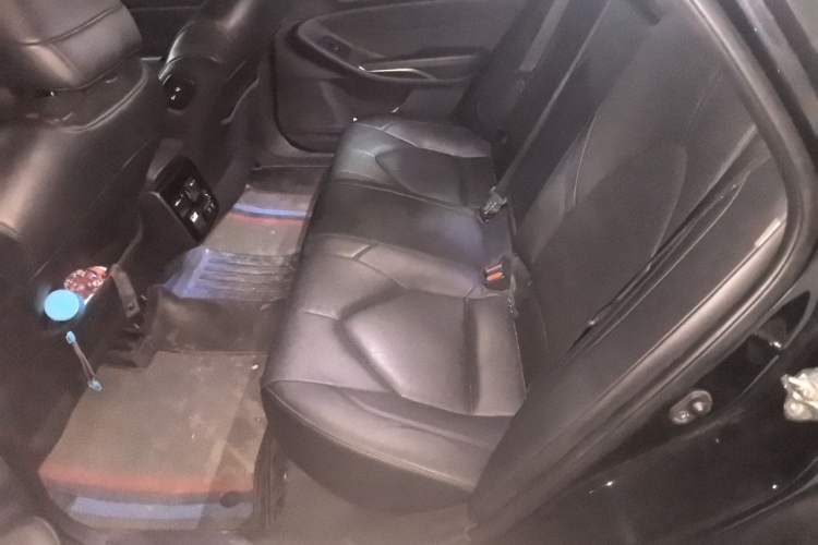 Used Toyota Avalon 2019 2.0L XLE Premium Edition China VI Left Rear Seat