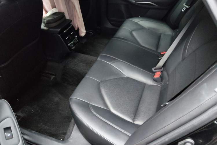 Used Toyota Avalon 2019 2.0L XLE Premium Edition China VI Left Rear Seat