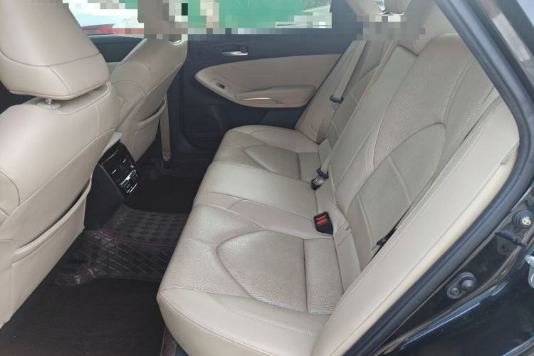 Used Toyota Avalon 2019 2.0L XLE Premium Edition China VI Left Rear Seat