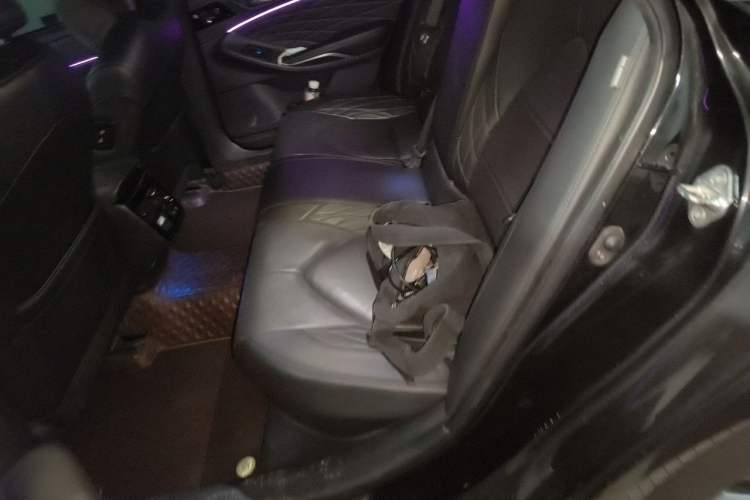 Used Toyota Avalon 2019 Dual-Engine 2.5L Limited Flagship Edition China VI Standard Left Rear Seat