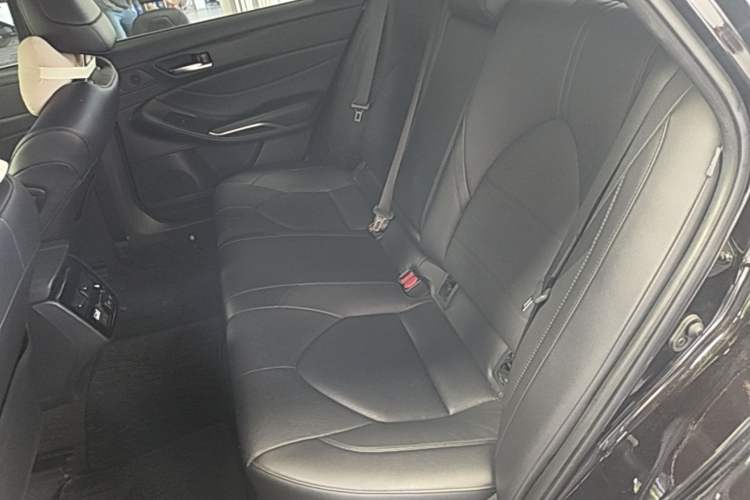 Used Toyota Avalon 2019 2.0L XLE Premium Edition China VI Left Rear Seat