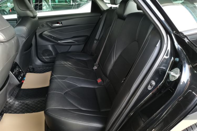 Used Toyota Avalon 2019 2.0L XLE Premium Edition China VI Left Rear Seat
