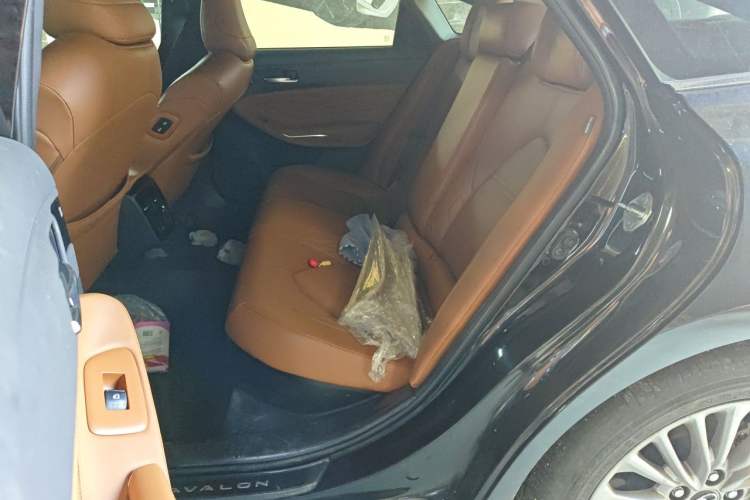 Used Toyota Avalon 2019 Dual-Engine 2.5L Limited Flagship Edition China VI Standard Left Rear Seat